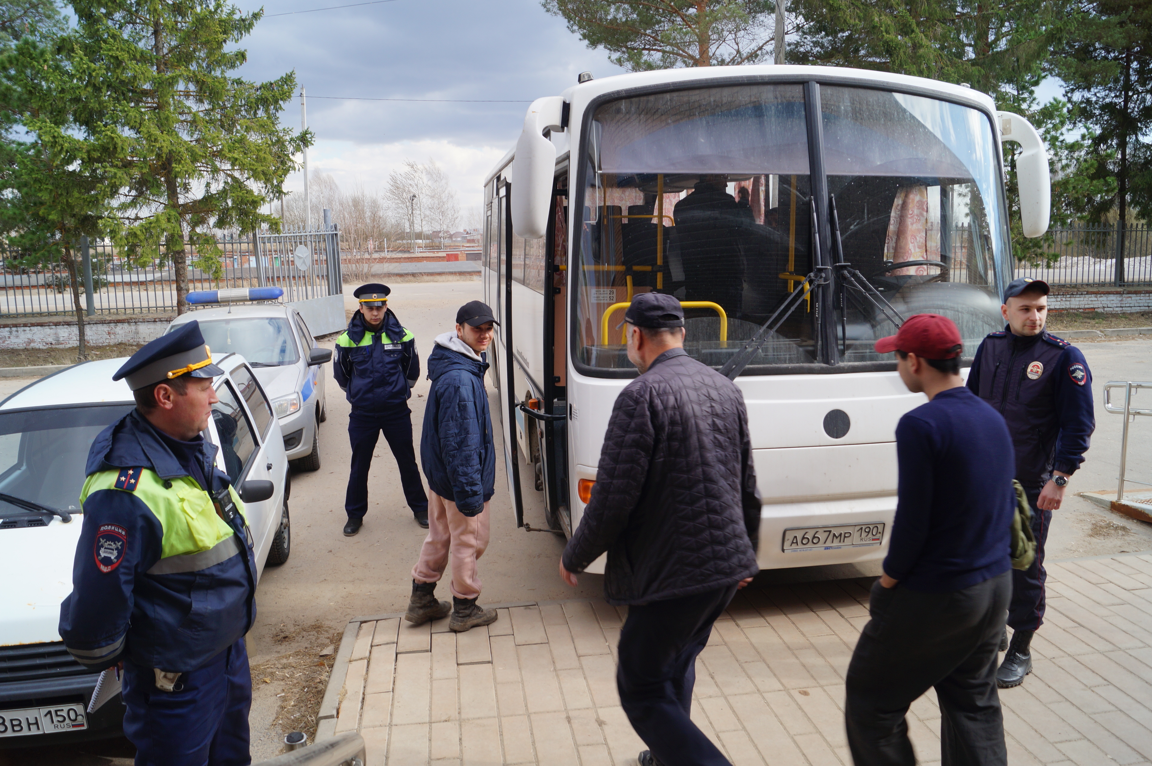 Полицейскими Талдомского городского округа проводятся проверки соблюдения  миграционного законодательства Российской Федерации | 05.04.2024 | Талдом -  БезФормата